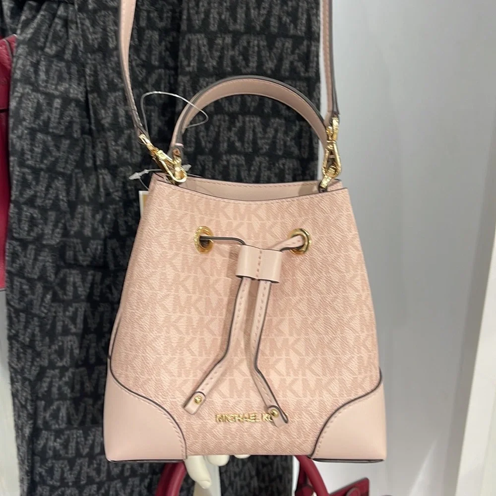 MICHAEL KORS 35F2GM9M1B MERCER SMALL BUCKET DRAWSTRING CROSSBODY
Dk Powder Blush - Picture 15 of 16